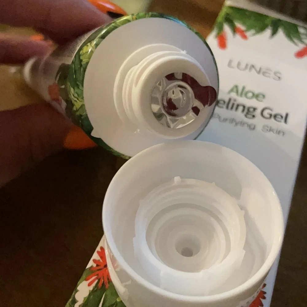 Lunes‎ Peeling Gel